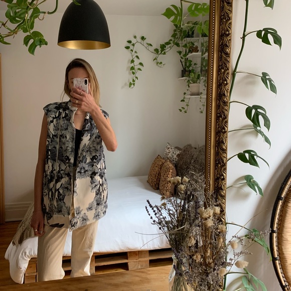 Loose fitting floral vest - Picture 2 of 5